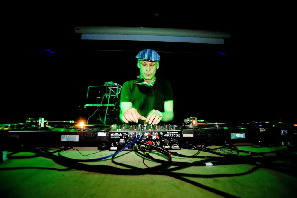 Bloc Weekend 2007 — documentary, event and music photograph in Hemsby-on-Sea, Norfolk, UK, frame 33 of 43.